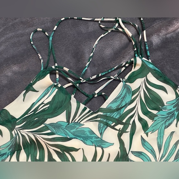 Floral Top - Picture 4 of 4